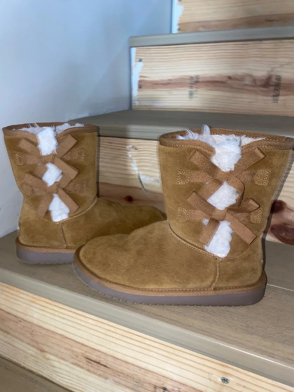 UGG KOOLABURRA VICTORIA SHORT SUEDE BOOT